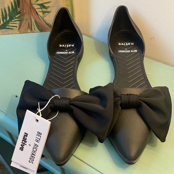 Native Brand Bow Pointed Toe Flats